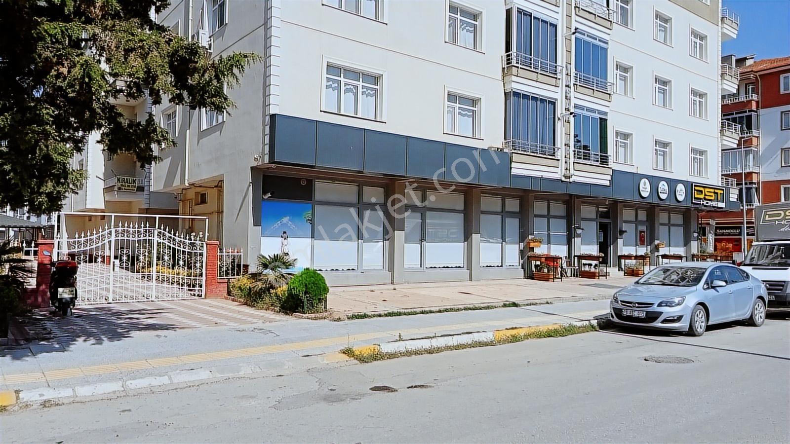 Sıla Gayrimenkulden Tam Şehir Merkezinde 4+1daire Dükkan Hisseli - Görsel 12