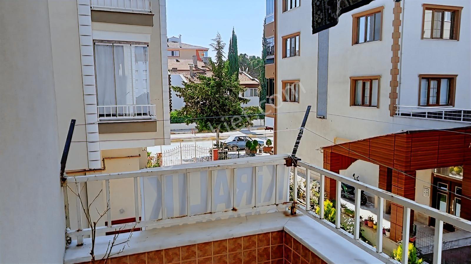 Sıla Gayrimenkulden Tam Şehir Merkezinde 4+1daire Dükkan Hisseli - Görsel 2