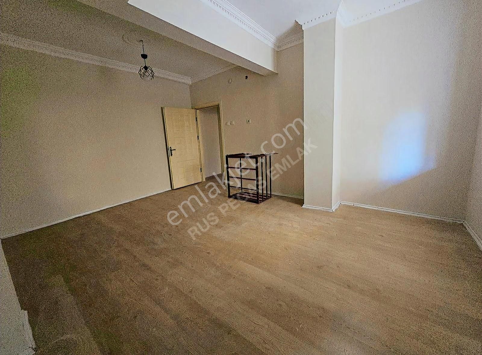 Yenigün Mah.ana Cadde Dibinde Konum Harika