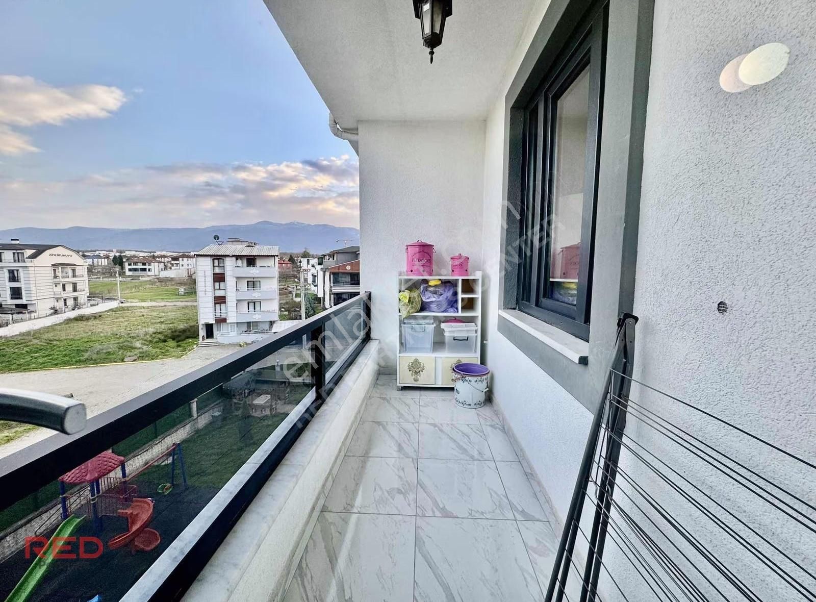 Kartepe'de Havuzlu Site İçerisinde 3+1 Eğimsiz Dubleks - Görsel 4