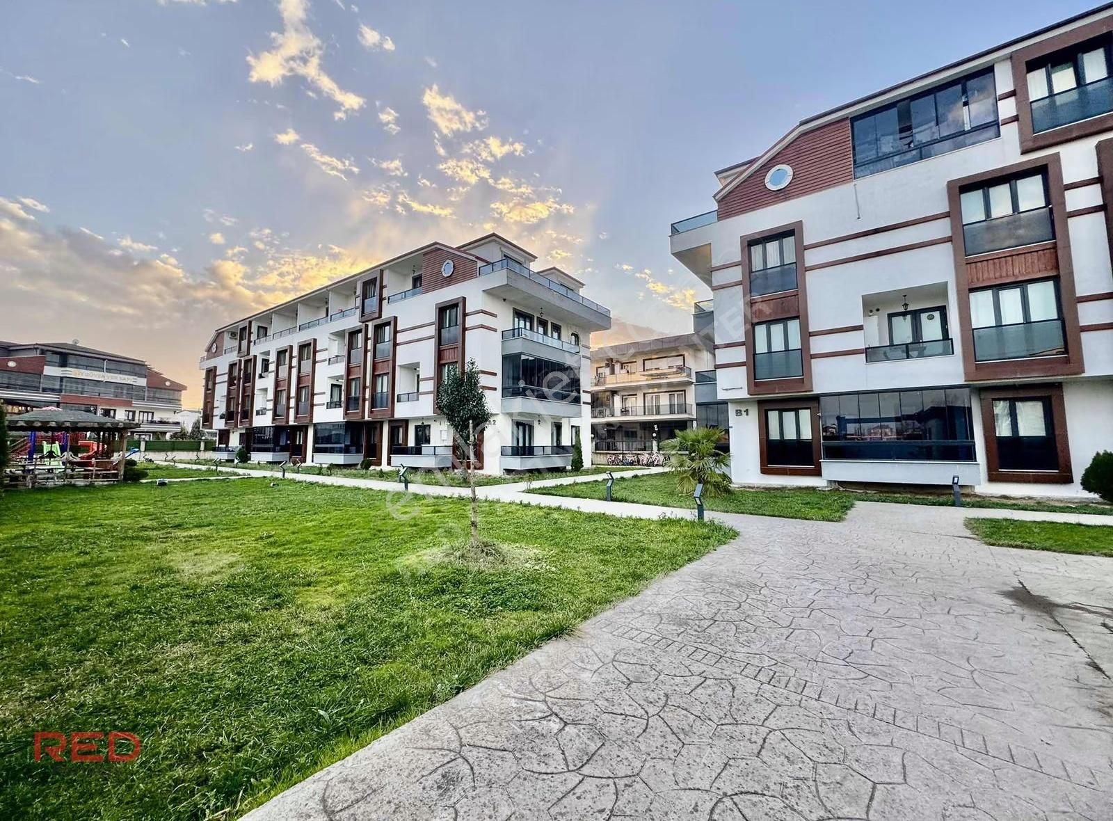 Kartepe'de Havuzlu Site İçerisinde 3+1 Eğimsiz Dubleks - Görsel 20