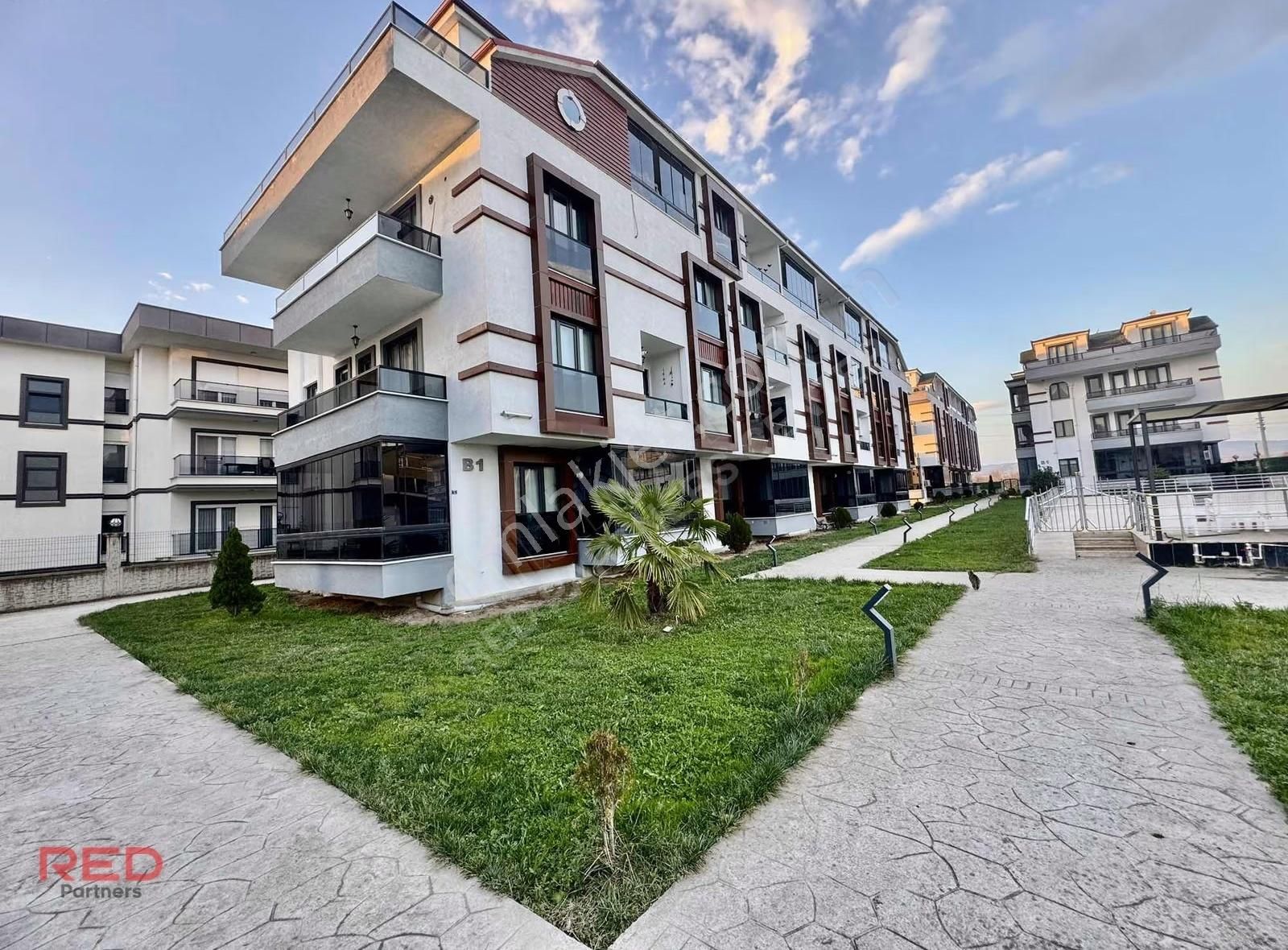 Kartepe'de Havuzlu Site İçerisinde 3+1 Eğimsiz Dubleks - Görsel 27