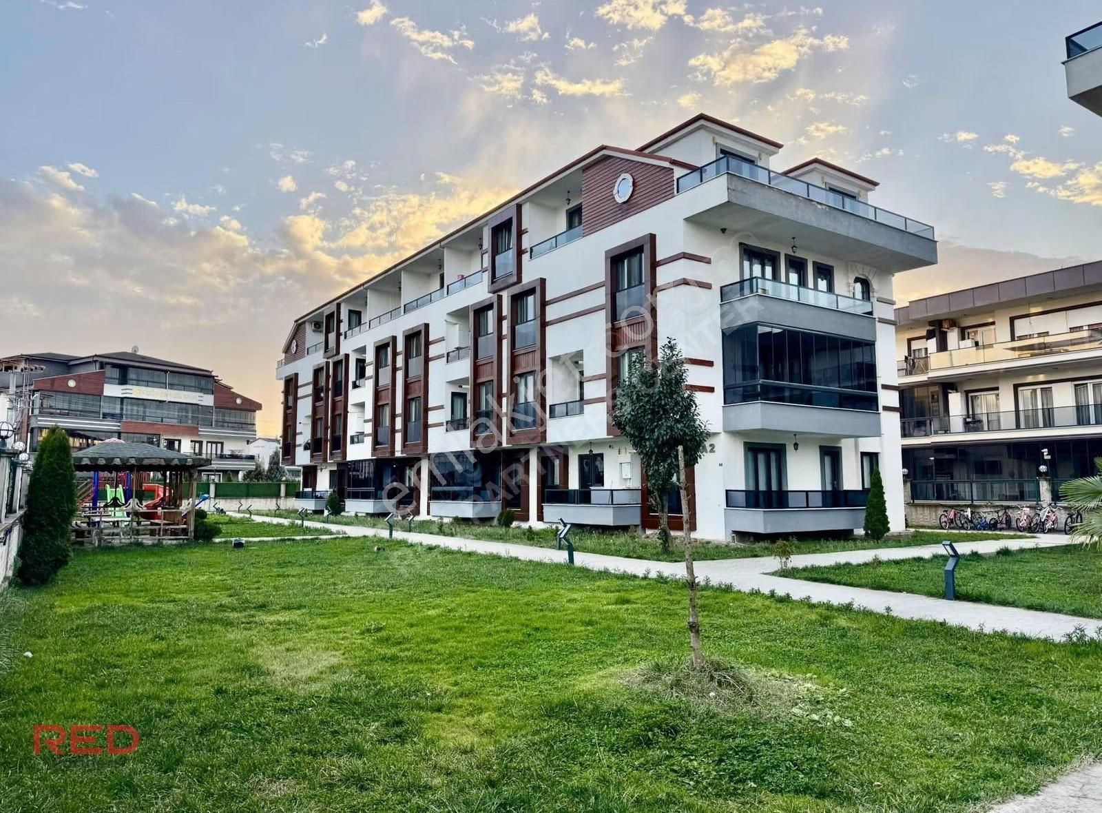 Kartepe'de Havuzlu Site İçerisinde 3+1 Eğimsiz Dubleks