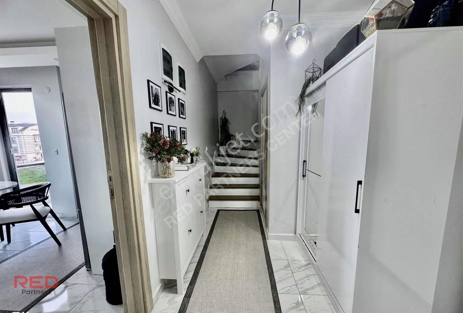 Kartepe'de Havuzlu Site İçerisinde 3+1 Eğimsiz Dubleks - Görsel 14