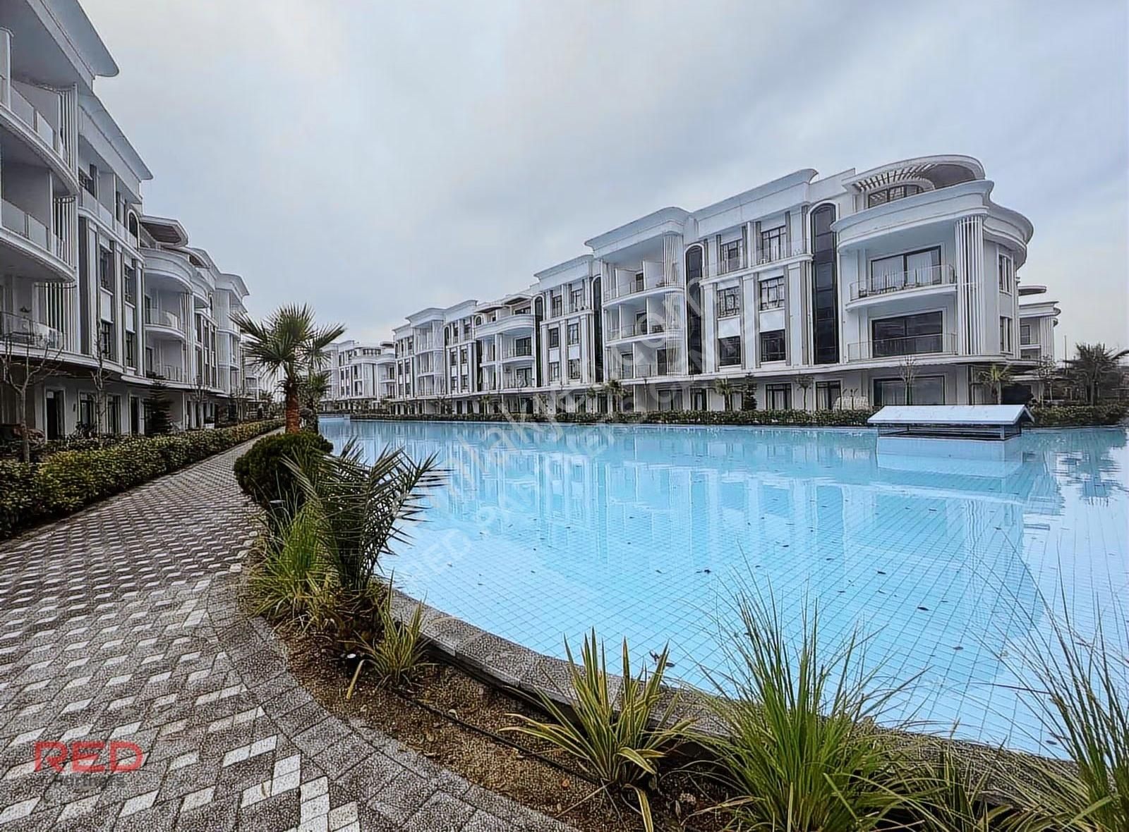 Zeray Mahal'de Site İçinde Satılık Bahçeli Geniş 1+1