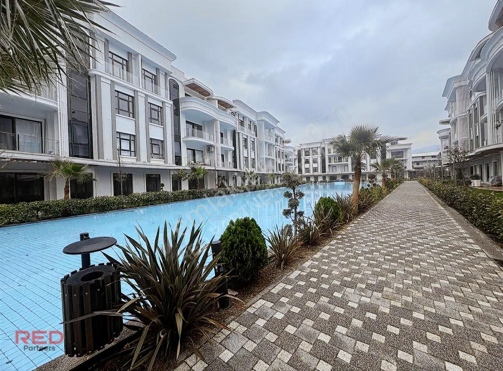 Zeray Mahal'de Site İçinde Satılık Bahçeli Geniş 1+1 - Görsel 3