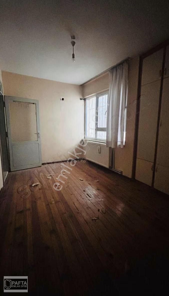 Topraklık Mahallesinde Salı Pazarının İçinde Satılık Daire - Görsel 9