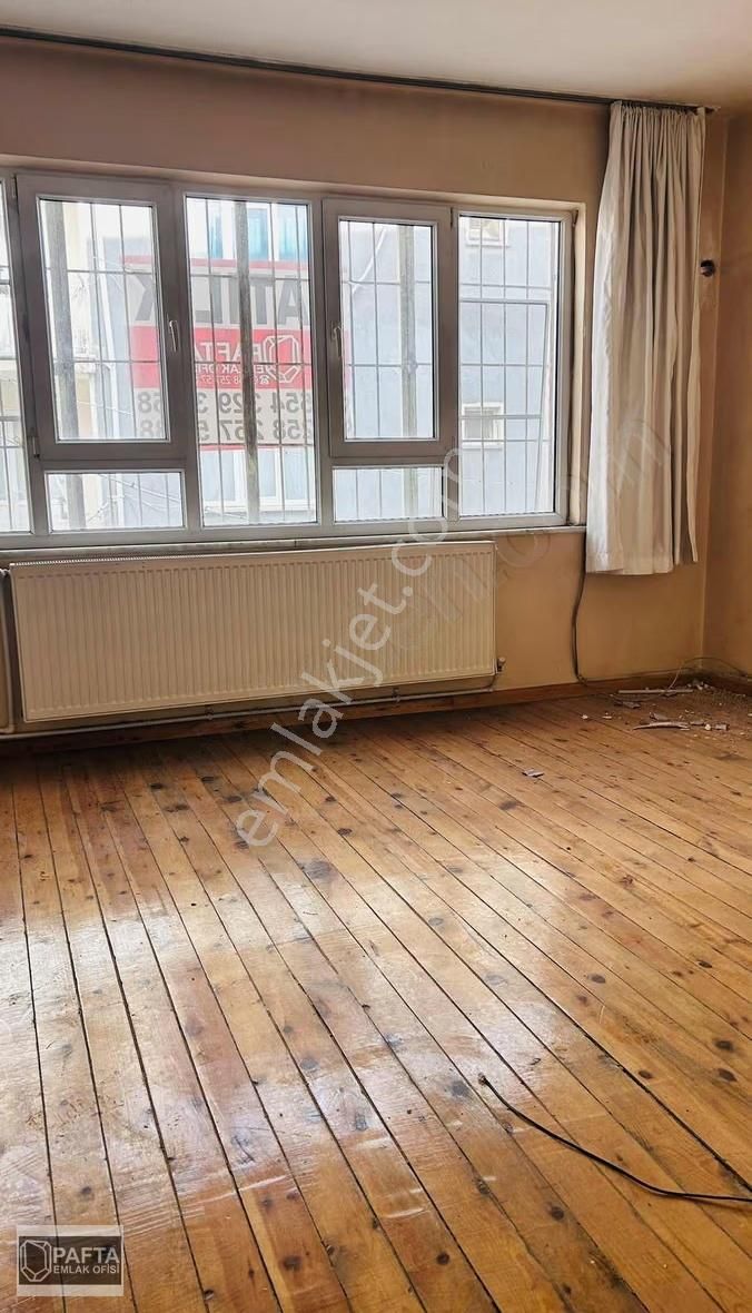 Topraklık Mahallesinde Salı Pazarının İçinde Satılık Daire - Görsel 17