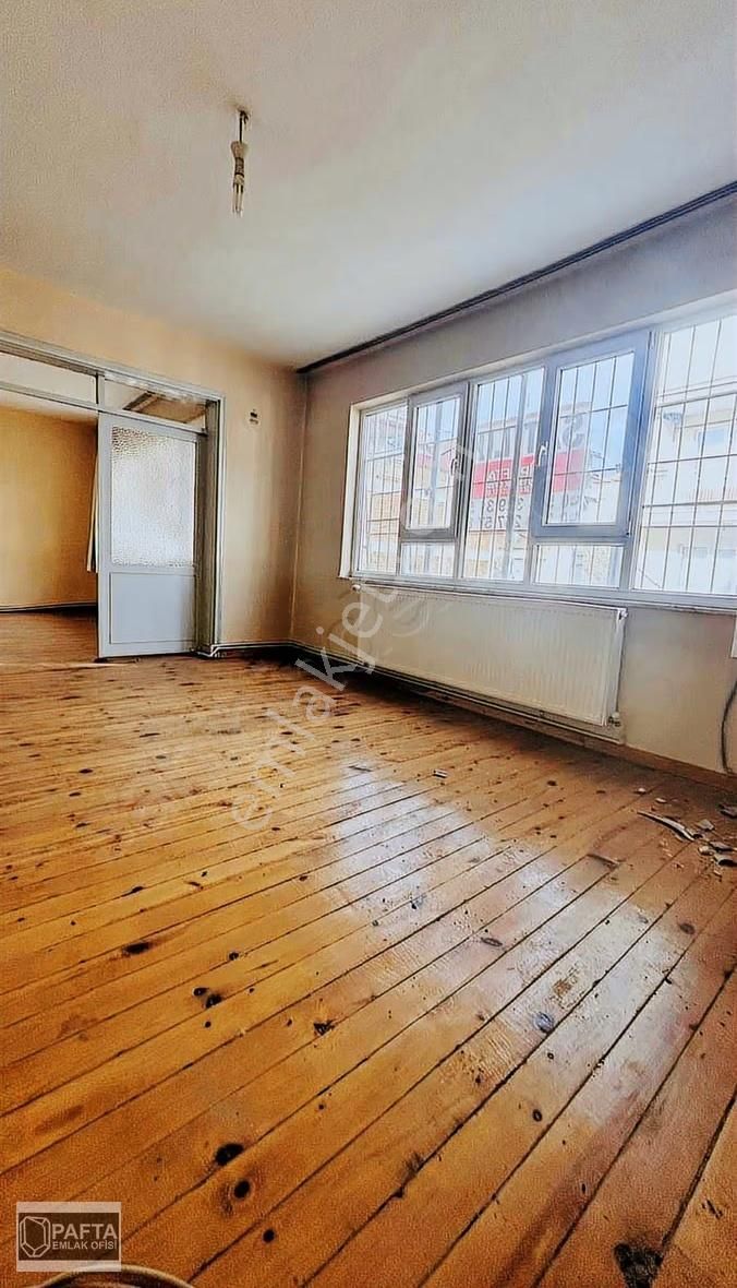 Topraklık Mahallesinde Salı Pazarının İçinde Satılık Daire - Görsel 13