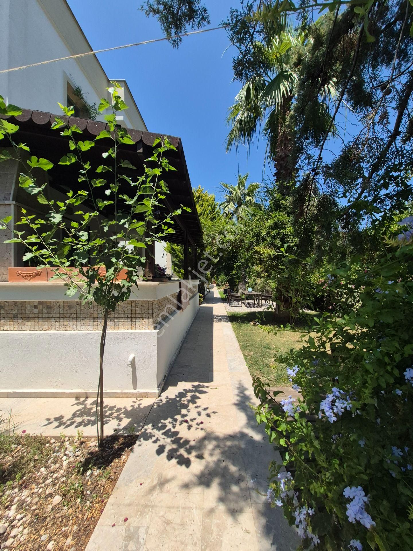 Turgutreis Bahçelievler Mahallesinde Yüzme Havuzlu Site İçerisinde Denize Çok Yakın Satılık Tripleks - Görsel 2