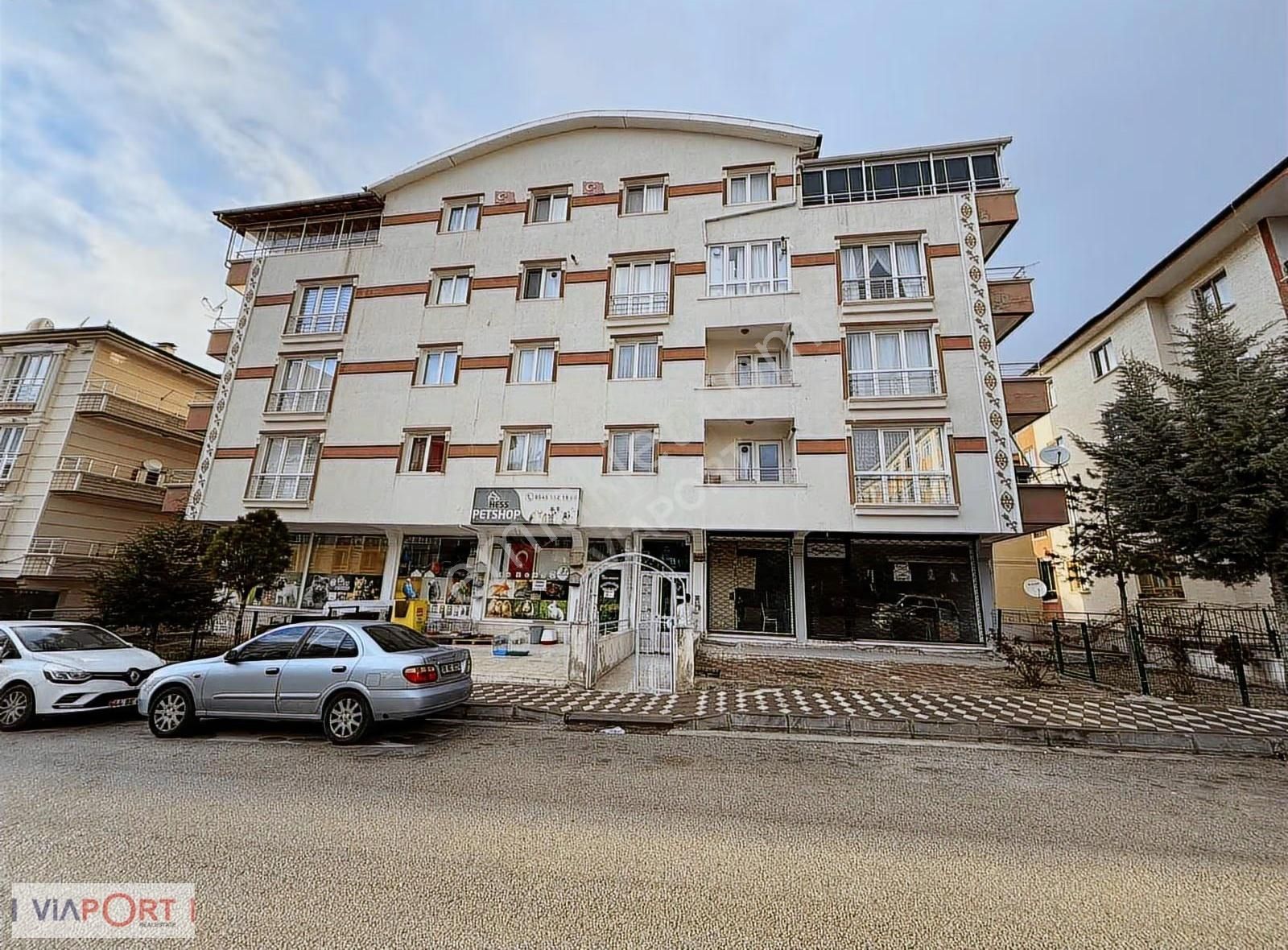 Etimesgut İstasyon Mah Kot 1 De 2+1 Satılık Geniş Daire