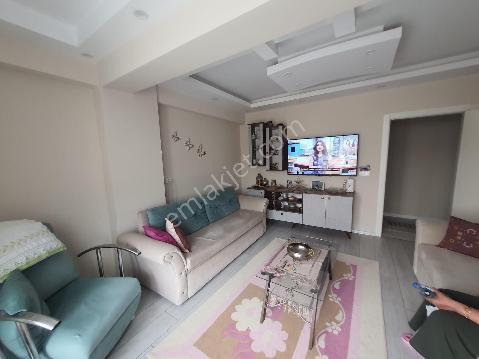 İlçe Merkezinde Caddeye Cepheli 4 Odalı Satılık Daire - Görsel 7