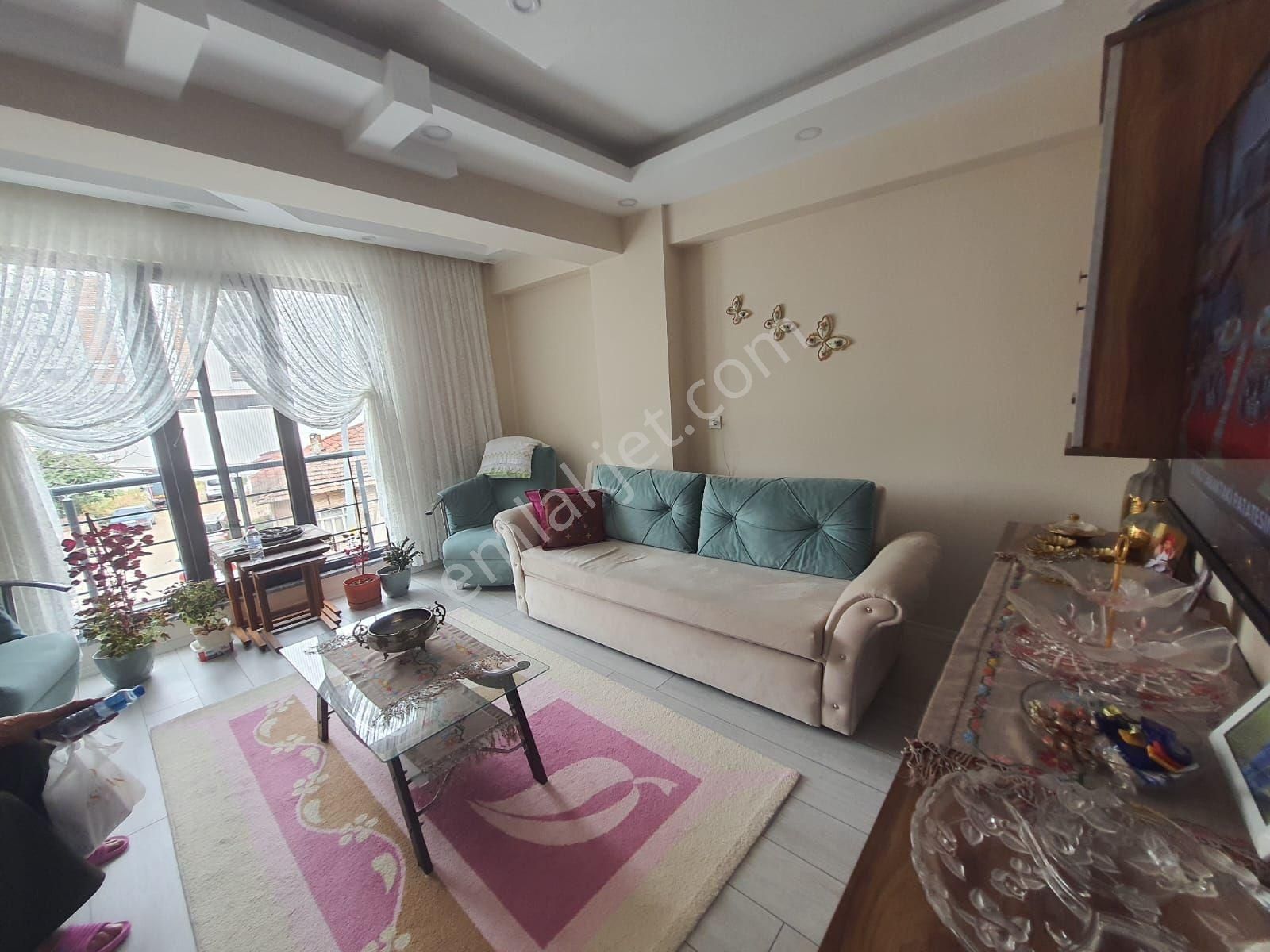 İlçe Merkezinde Caddeye Cepheli 4 Odalı Satılık Daire - Görsel 8