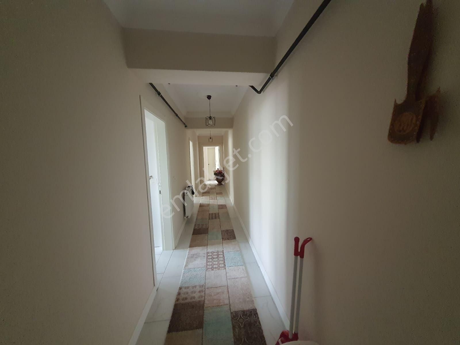 İlçe Merkezinde Caddeye Cepheli 4 Odalı Satılık Daire - Görsel 5