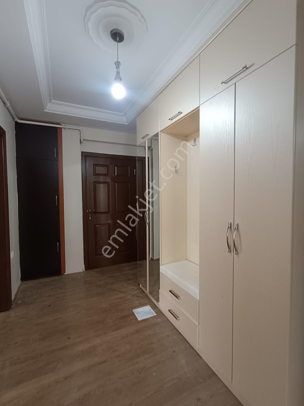 Toros Mahallesi T. Özala Yürüme Mesafesinde 3+1 Kapalı Mutfak+doğalgazlı+cam Balkonlu+satılık Daire - Görsel 3