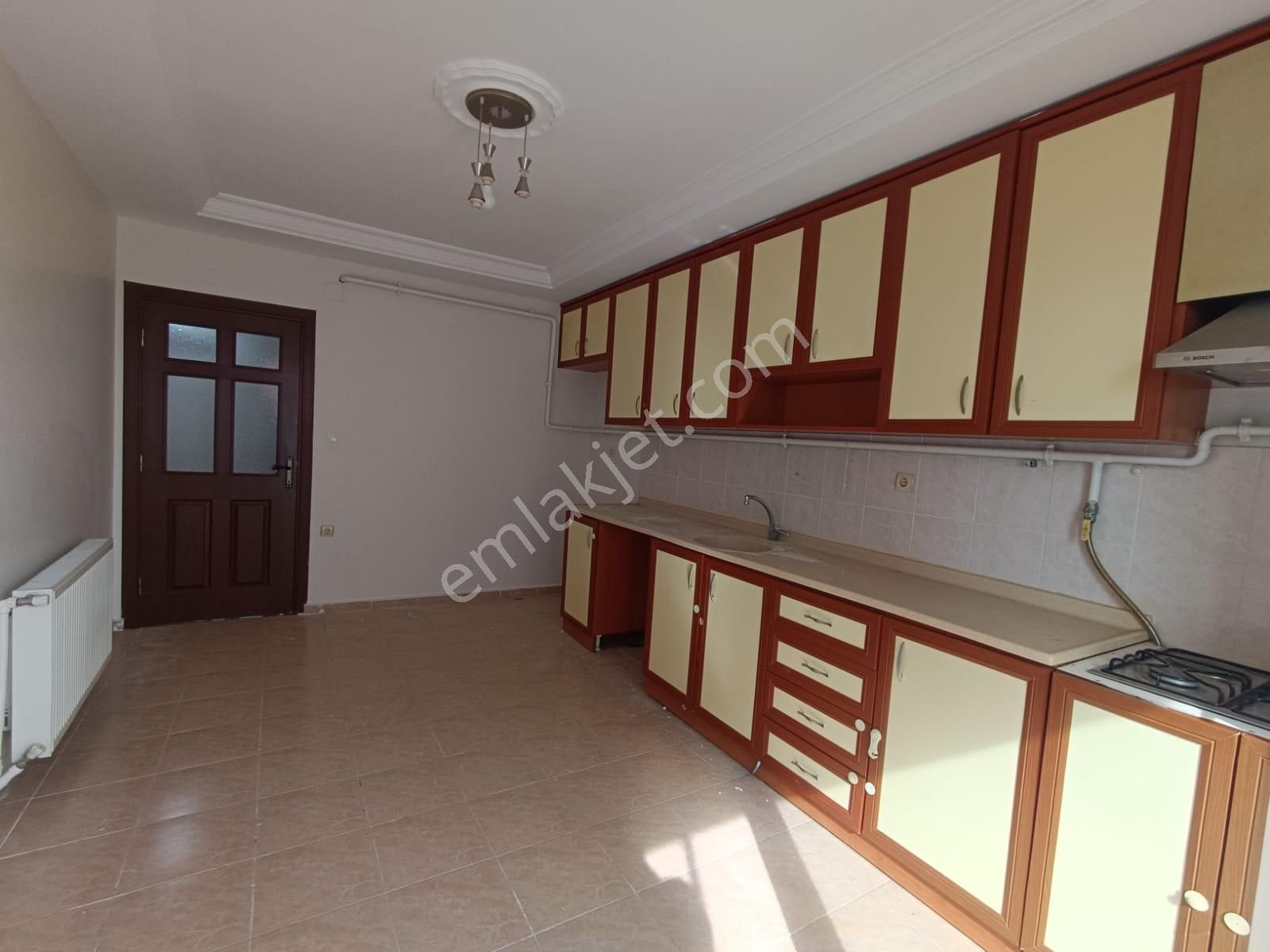 Toros Mahallesi T. Özala Yürüme Mesafesinde 3+1 Kapalı Mutfak+doğalgazlı+cam Balkonlu+satılık Daire - Görsel 5