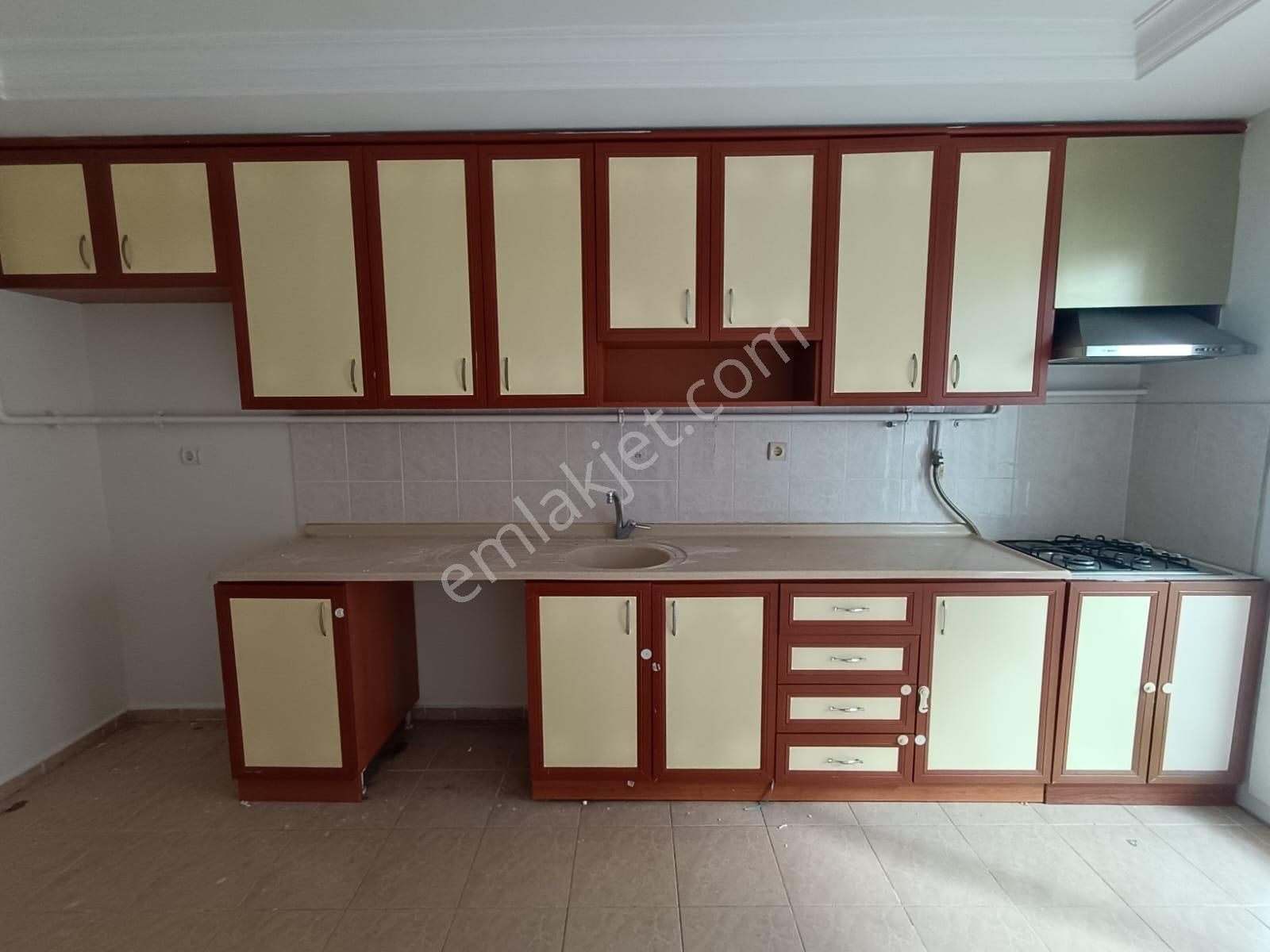 Toros Mahallesi T. Özala Yürüme Mesafesinde 3+1 Kapalı Mutfak+doğalgazlı+cam Balkonlu+satılık Daire - Görsel 6