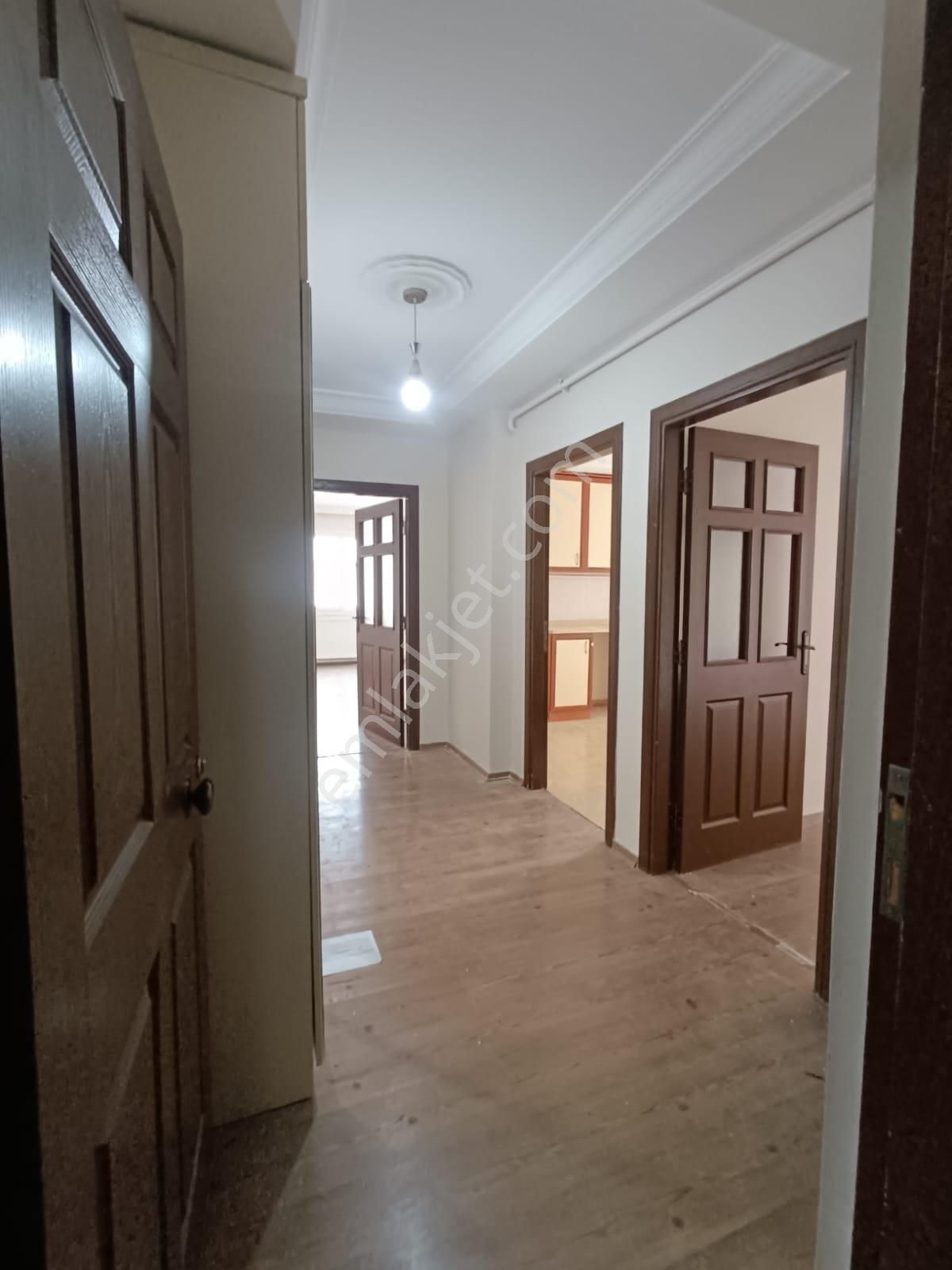 Toros Mahallesi T. Özala Yürüme Mesafesinde 3+1 Kapalı Mutfak+doğalgazlı+cam Balkonlu+satılık Daire - Görsel 2