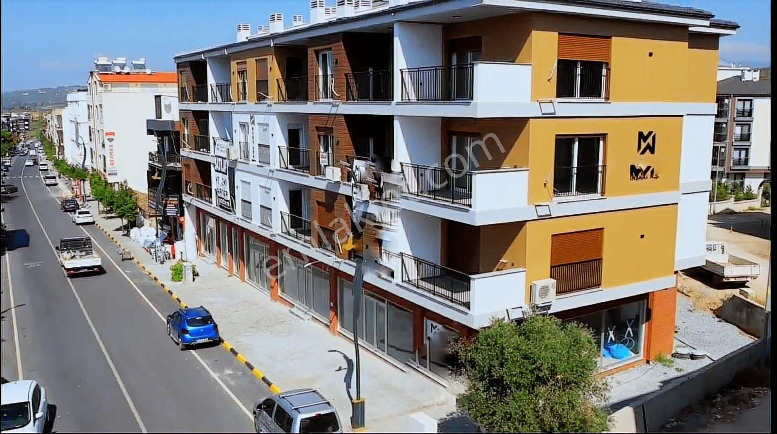 Kuşadası Davutlar'da Ara Kat Ebeveyn Banyolu Satılık 2+1 Daire