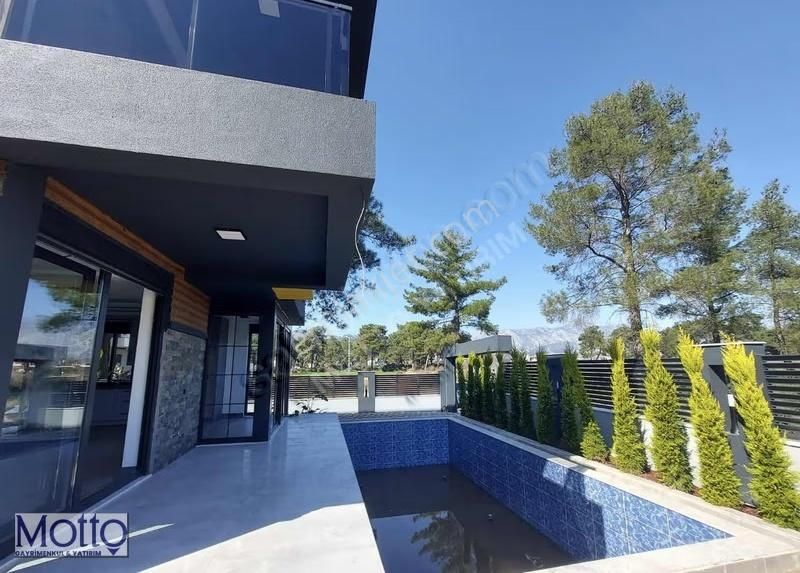 Düzlerçamında Muhteşem Konumda Lüks Villa - Görsel 34