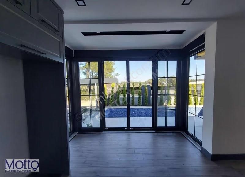 Düzlerçamında Muhteşem Konumda Lüks Villa - Görsel 26