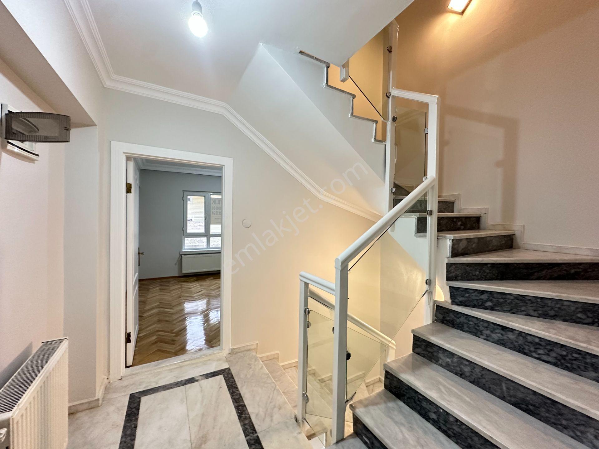 Pursakların En Güzel Yerde!!! Mehmet Zengin'den Bahçeli Villa 3 Kat 5+1 2 Banyolu - Görsel 39