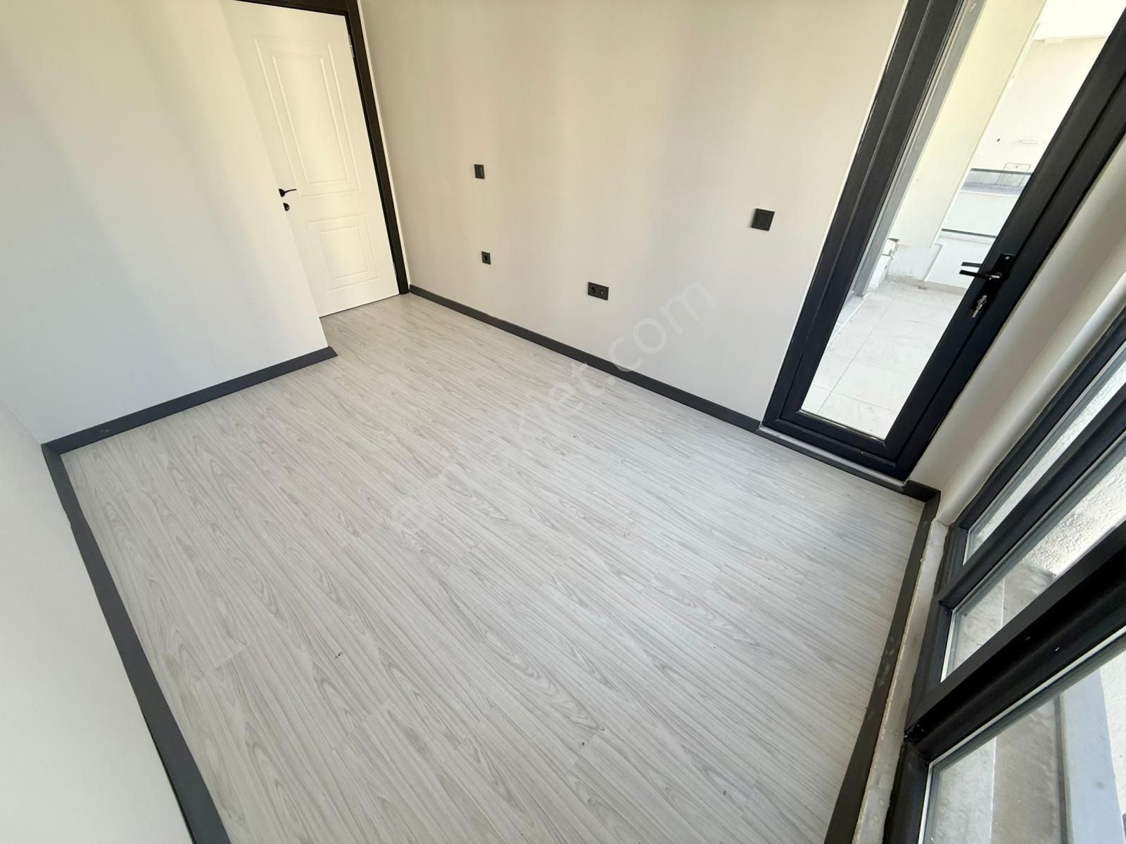 Yükselden Badem Alanında Yerden Isıtma 2+1 Asansörlü Sıfır Daire - Görsel 12