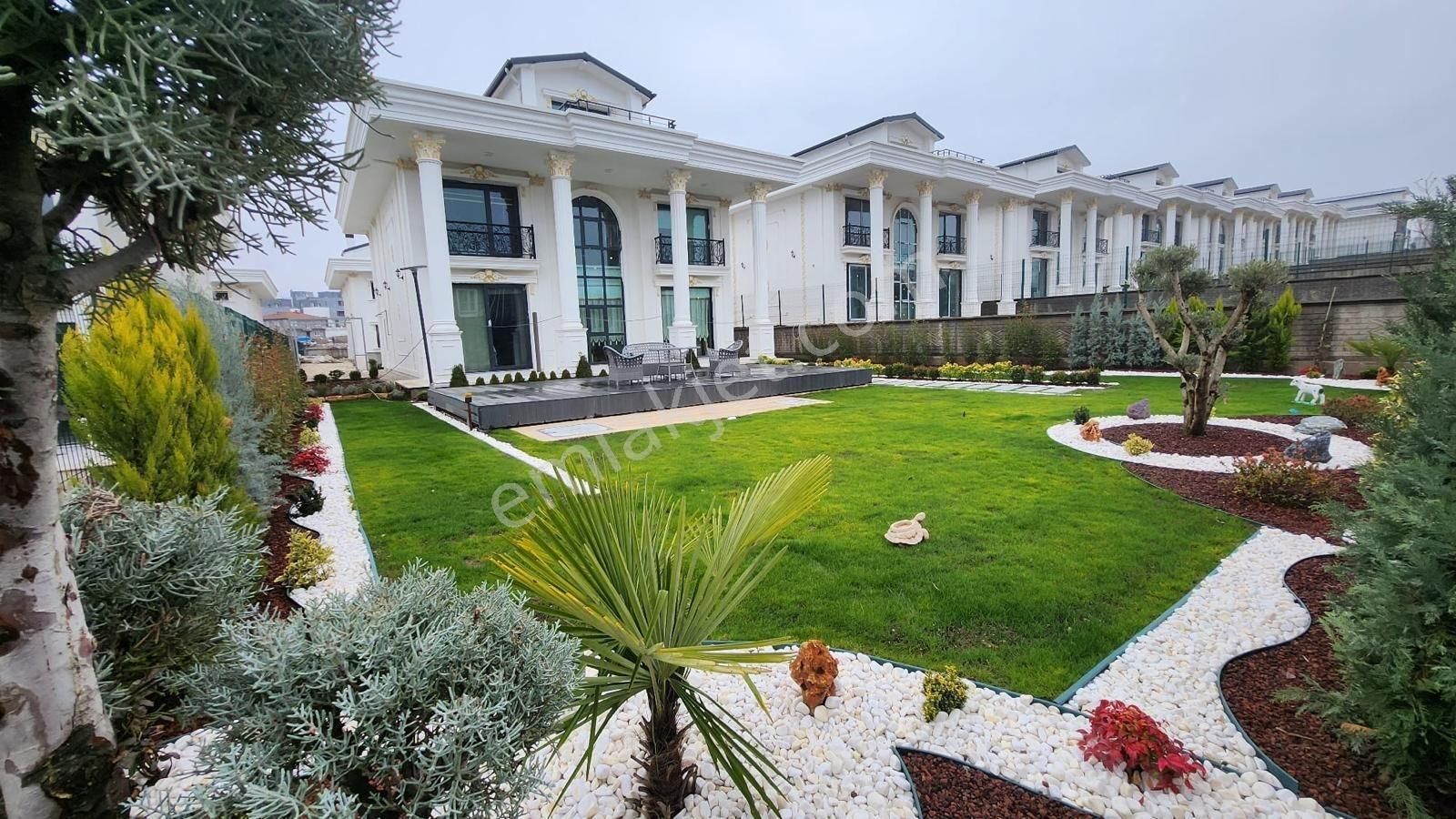 Eras Gayrimenkul'den Silvan Yolunda Satılık 6+1 Tripleks Villa