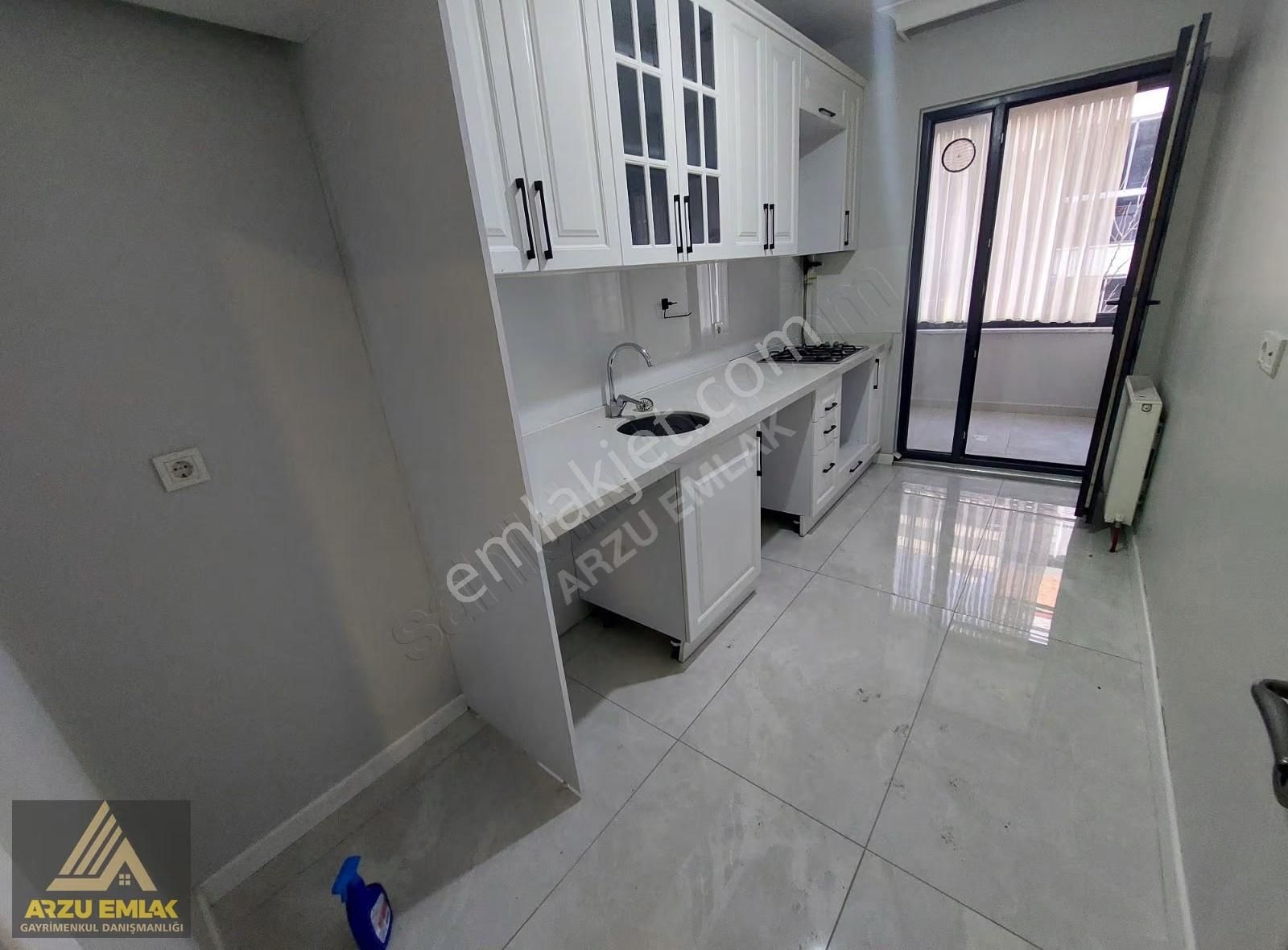 Arzu Emlaktan 1 Yaşında Gazi Mah Fırsat Daire Asansörlü 2. Kat