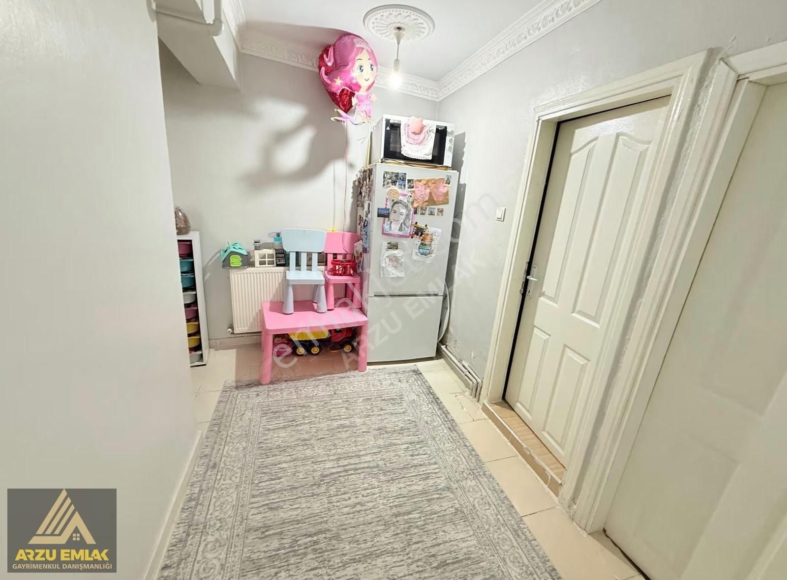 Arzu Emlak'tan Gazi Mah.satılık 1+1 Toprak Hisseli Ara Kat Daire - Görsel 3