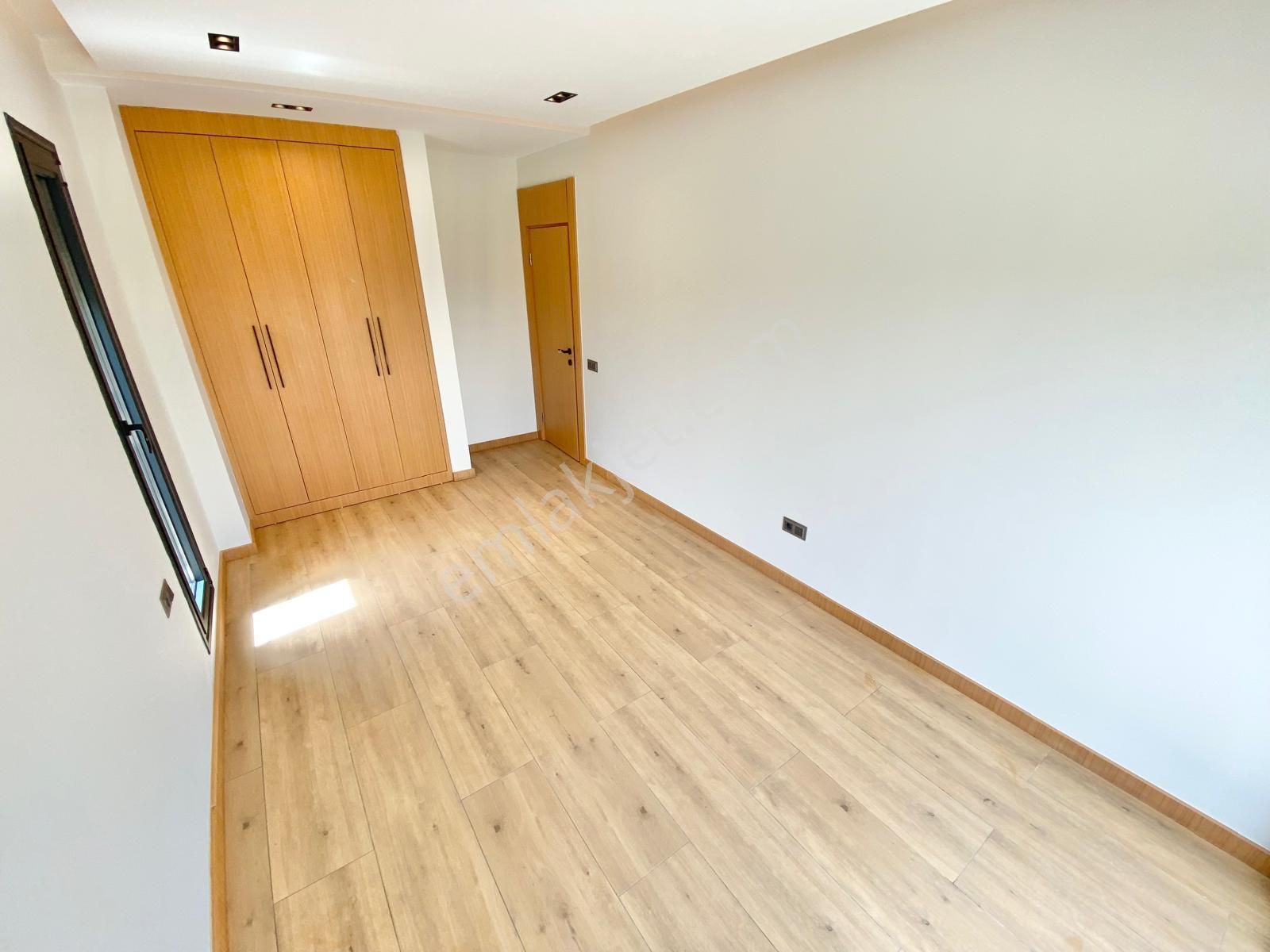 Yükselden Gürede Özel Tasarım Mimarıya Sahip Havuzlu 4+1 Villa - Görsel 28