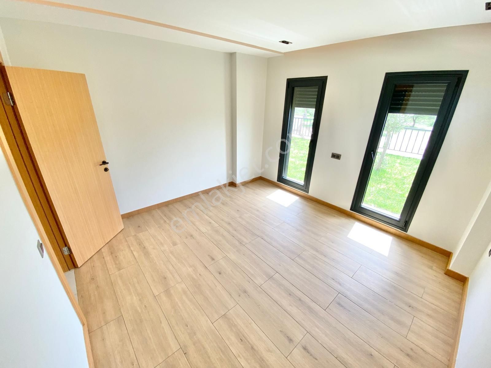 Yükselden Gürede Özel Tasarım Mimarıya Sahip Havuzlu 4+1 Villa - Görsel 15