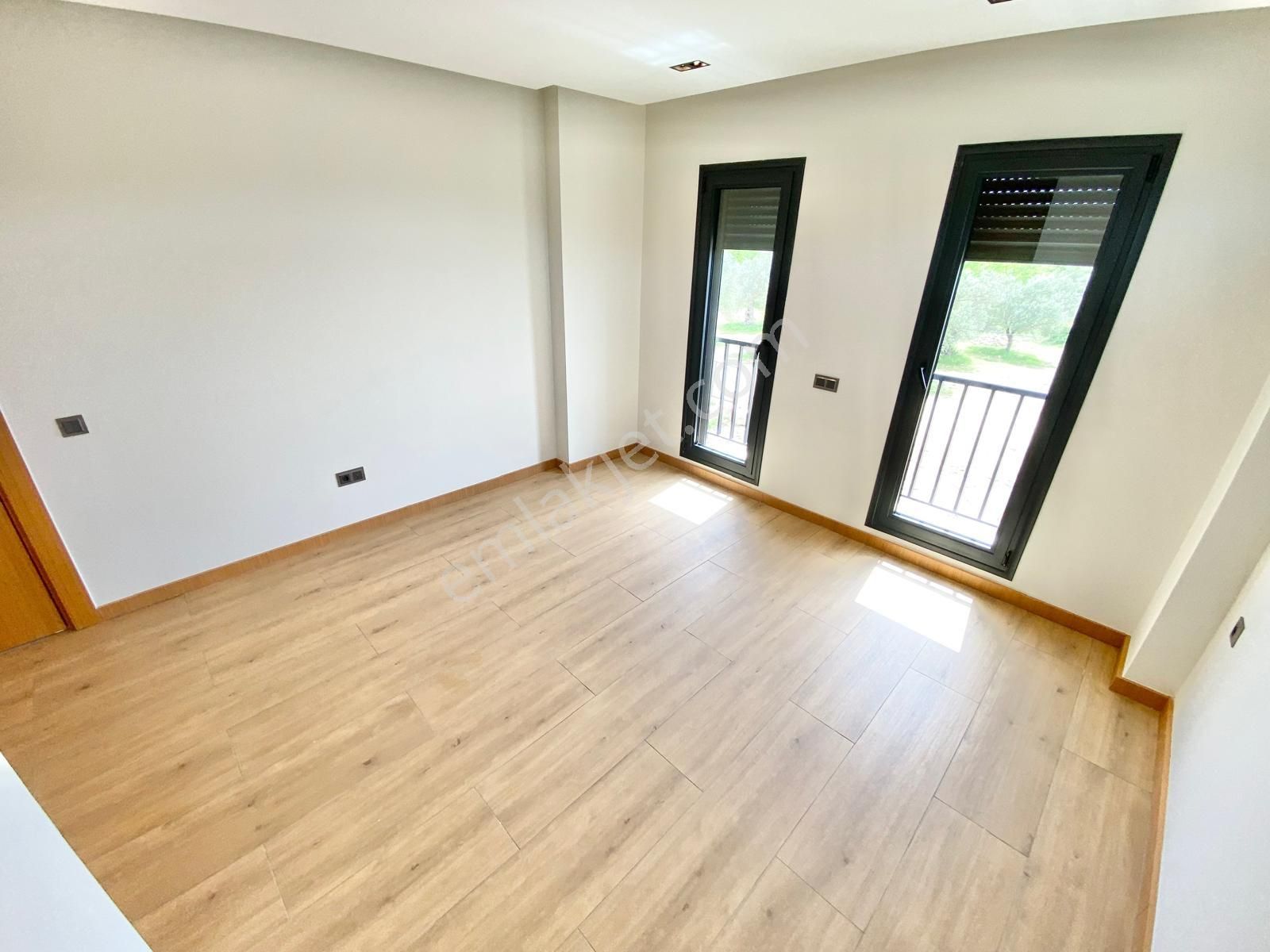 Yükselden Gürede Özel Tasarım Mimarıya Sahip Havuzlu 4+1 Villa - Görsel 20