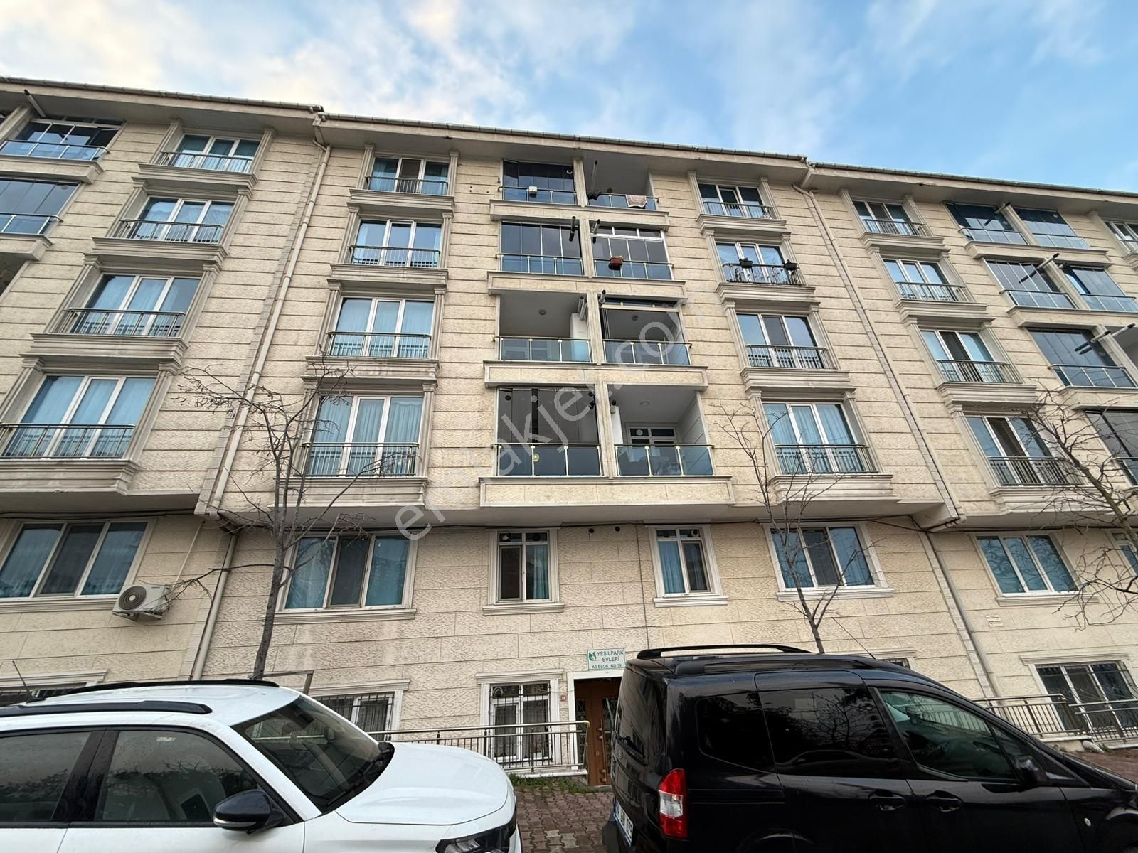 Yeşilpark Evleri'de 2+1 Metrobüse Yakın Dekorlu Temiz Arakat !!