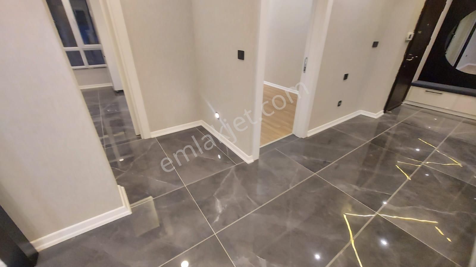 Atanora Vadiden Merkezi Lokasyonda Lüks Yapılı 2 Banyolu Ön Cephe Boş 3+1 - Görsel 7