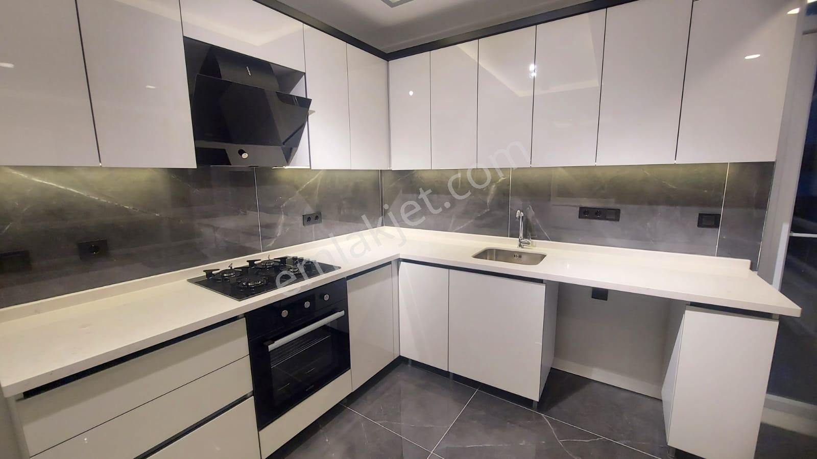 Atanora Vadiden Merkezi Lokasyonda Lüks Yapılı 2 Banyolu Ön Cephe Boş 3+1 - Görsel 17