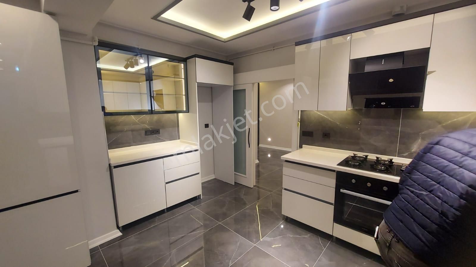 Atanora Vadiden Merkezi Lokasyonda Lüks Yapılı 2 Banyolu Ön Cephe Boş 3+1 - Görsel 18