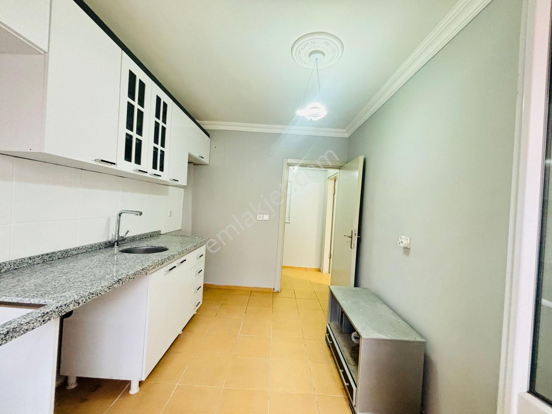 Güven'den Çarşı İçinde Servis Durakları Yanı Fırsat 3+1 Daire - Görsel 11