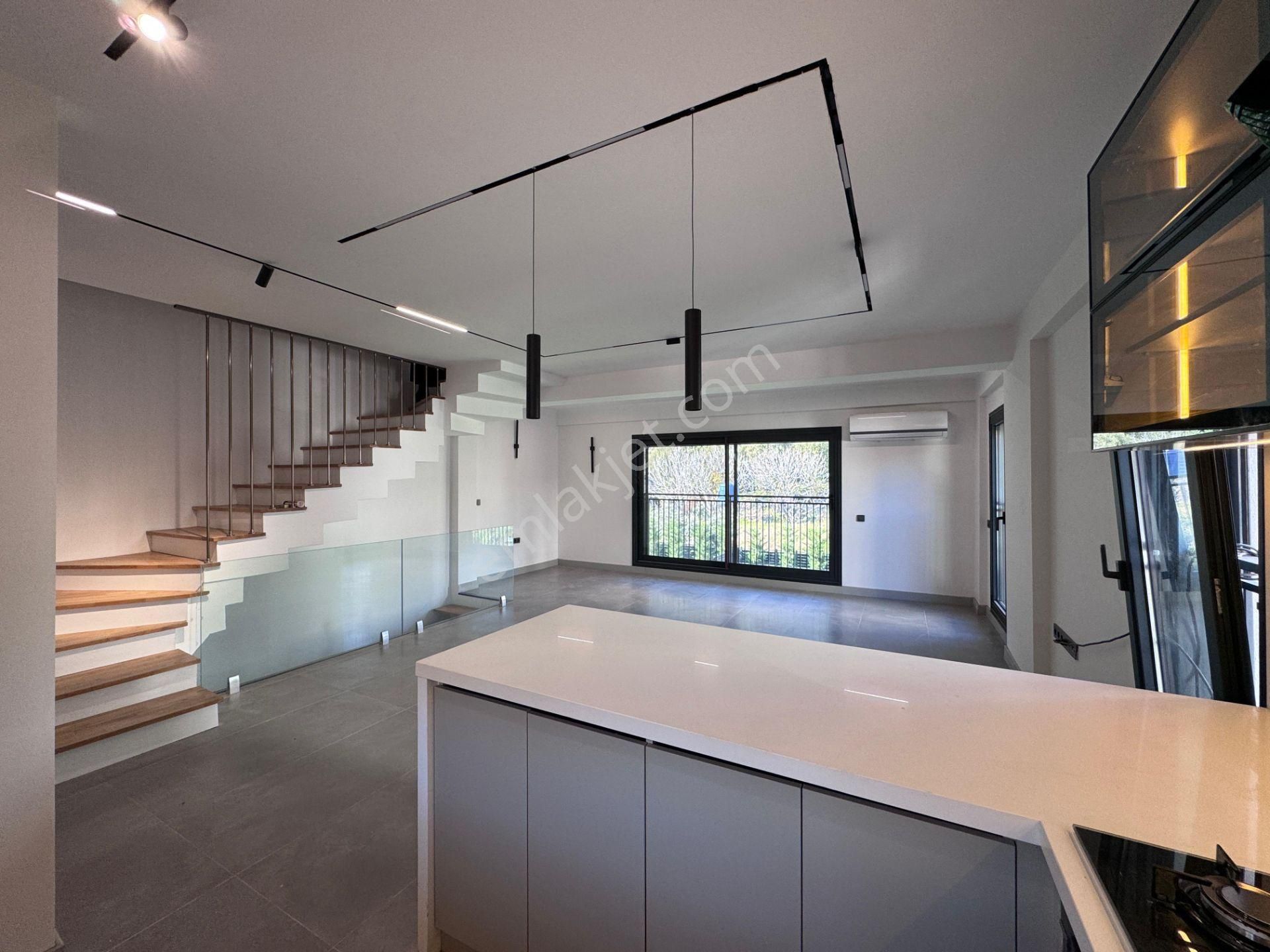 Bornova Çamiçi Mah Satılık 175 M2 Tripleks Lüks Villa - Görsel 4