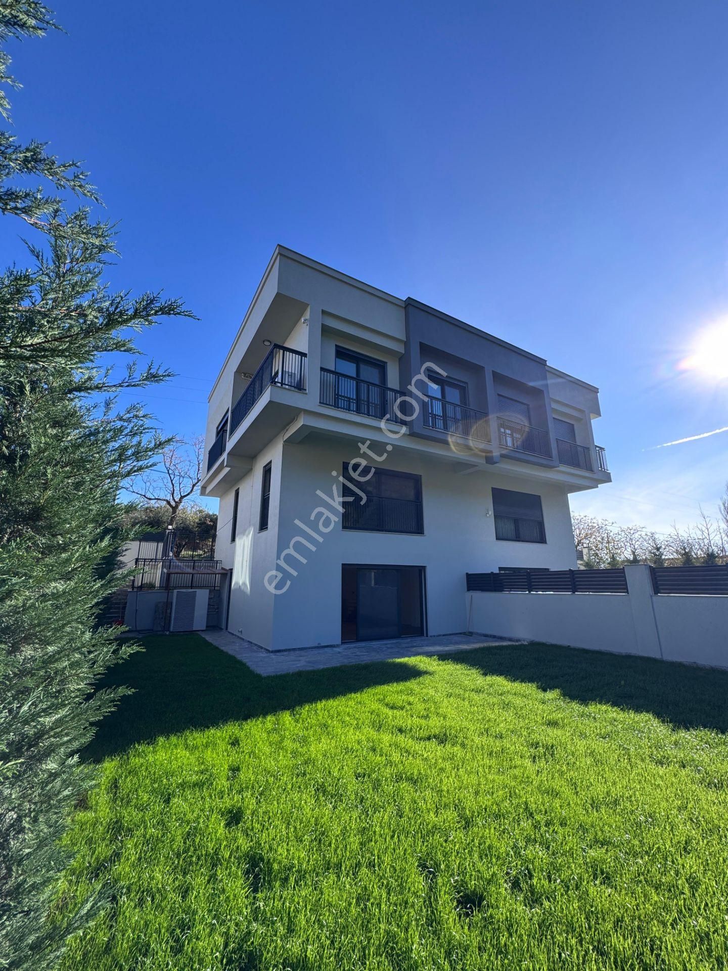 Bornova Çamiçi Mah Satılık 175 M2 Tripleks Lüks Villa - Görsel 2