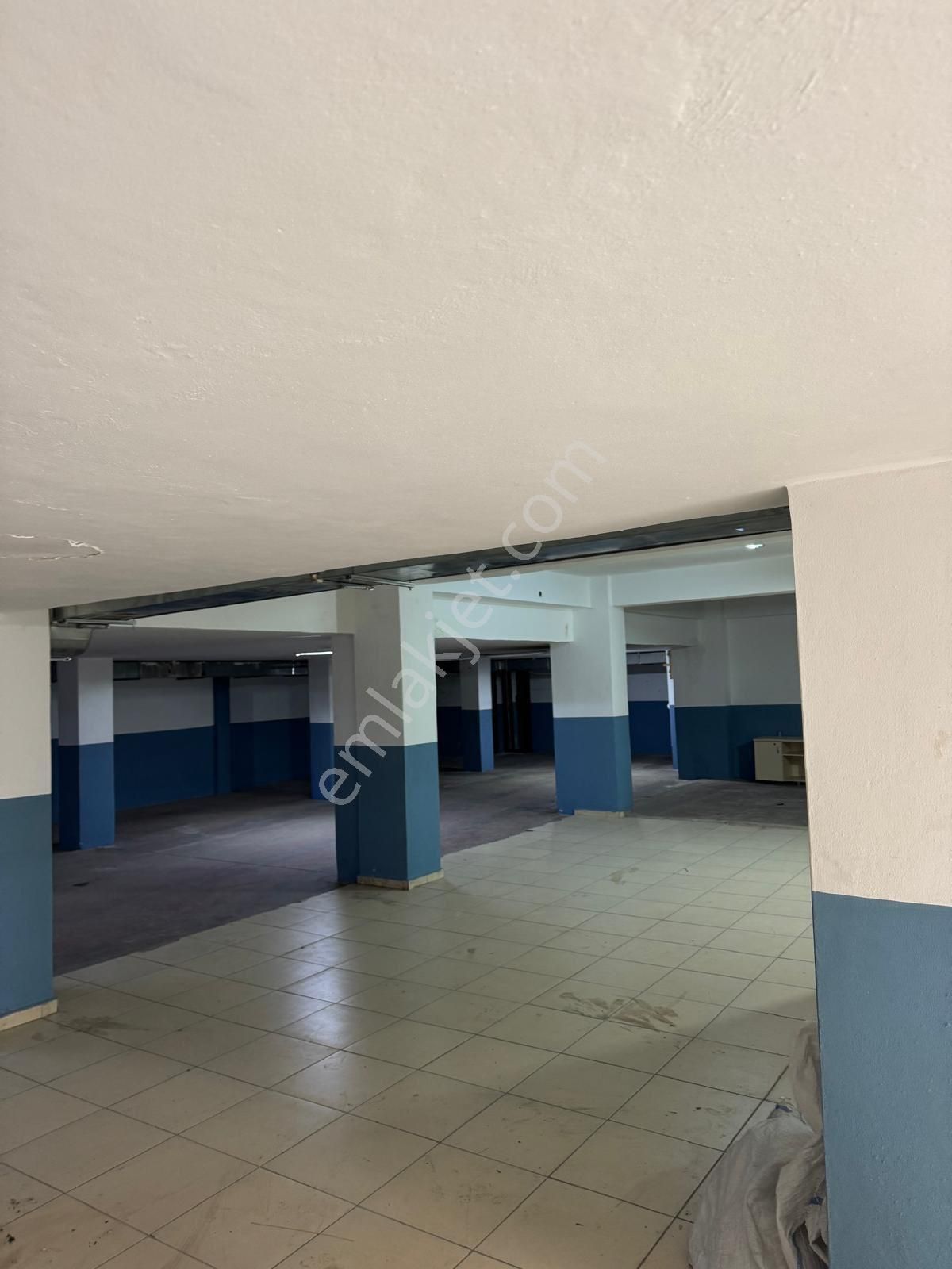 Tevfikbey Mahallesinde 500 M2 Araç Girişine Uygun Dükkan