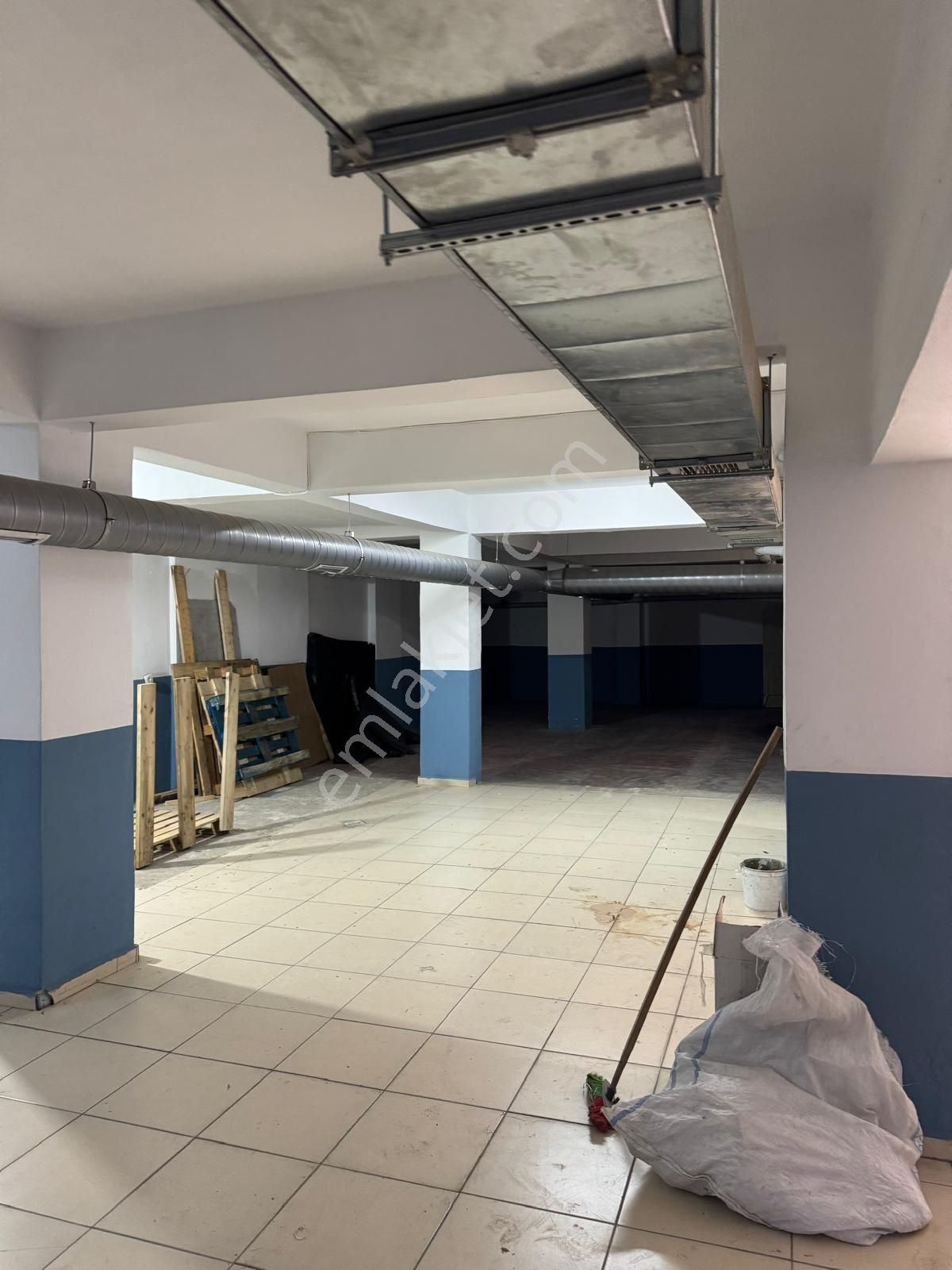 Tevfikbey Mahallesinde 500 M2 Araç Girişine Uygun Dükkan - Görsel 4