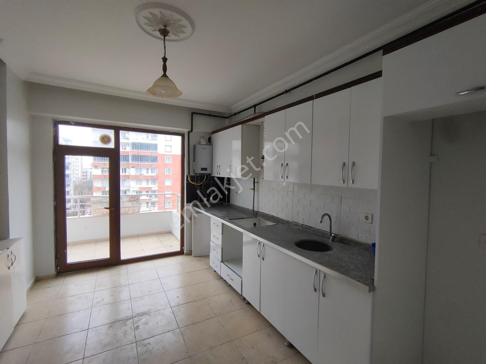 Bağcılarda Gökkuşağı Düğün Salonu Civarı İki Daire Üzeri Satılık 3+1 Daire - Görsel 3