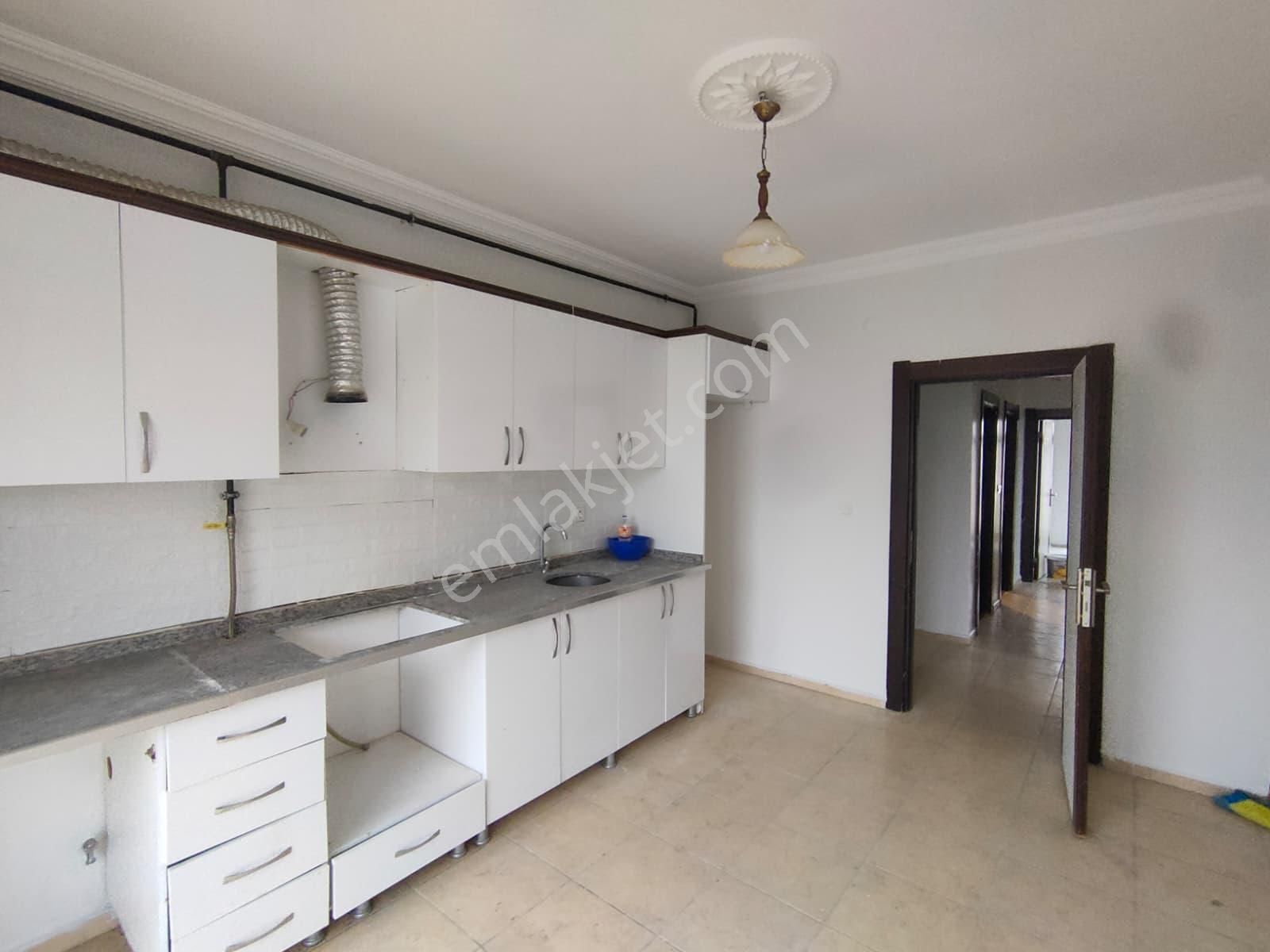 Bağcılarda Gökkuşağı Düğün Salonu Civarı İki Daire Üzeri Satılık 3+1 Daire - Görsel 4