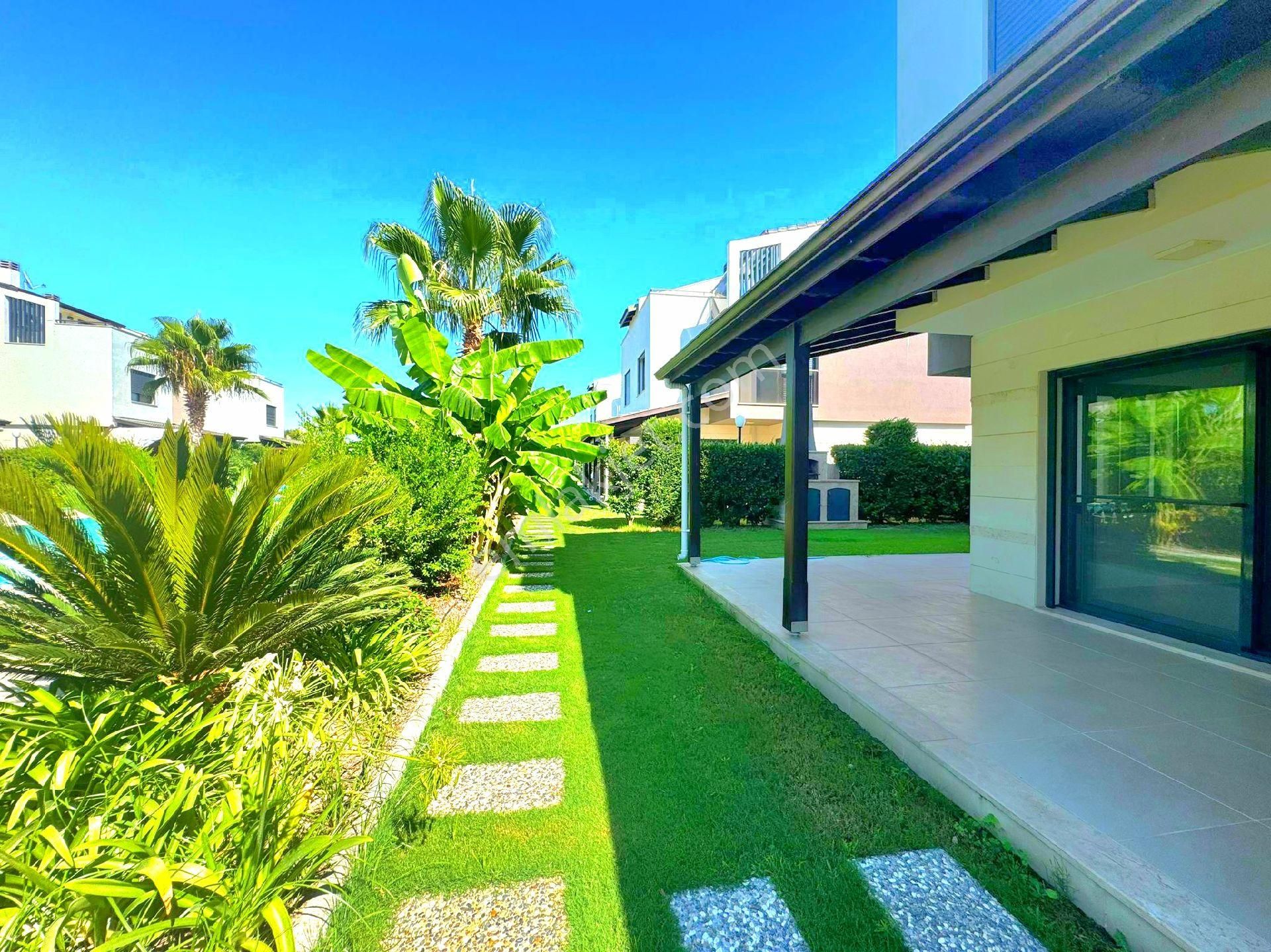 Kuşadasında Plaja Ve Alış Veriş Mağ.yakın Havuzlu Sitede Otoparklı 4+1 Bahçeli Villa - Görsel 4