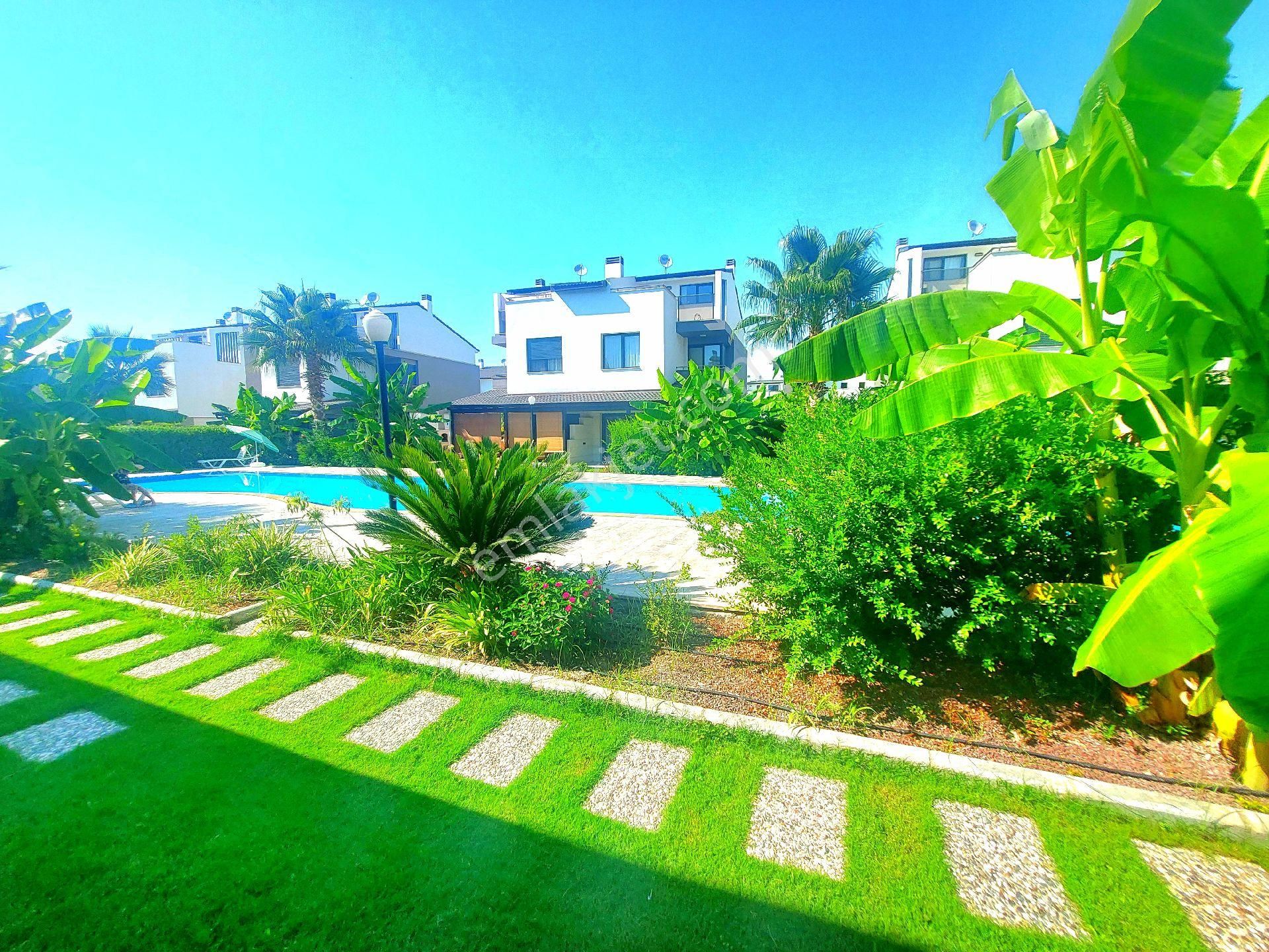 Kuşadasında Plaja Ve Alış Veriş Mağ.yakın Havuzlu Sitede Otoparklı 4+1 Bahçeli Villa - Görsel 15