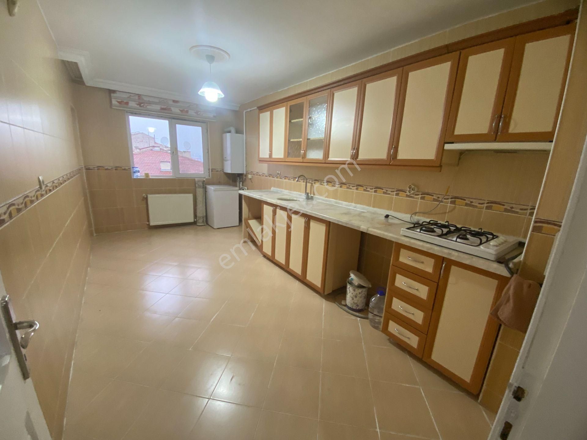 Süvari Mah. Güneş Durağı Yakını 3.kat 3+1 Geniş Kiralık Daire