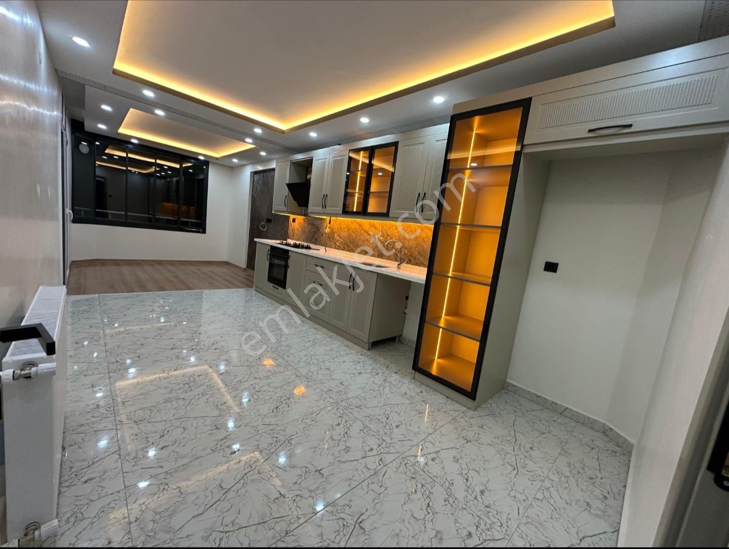 Toros Mahallesi Hyal Park Civarı 5+1 Açık Mutfak+doğalgazlı+çift Banyolu Satılık Daire