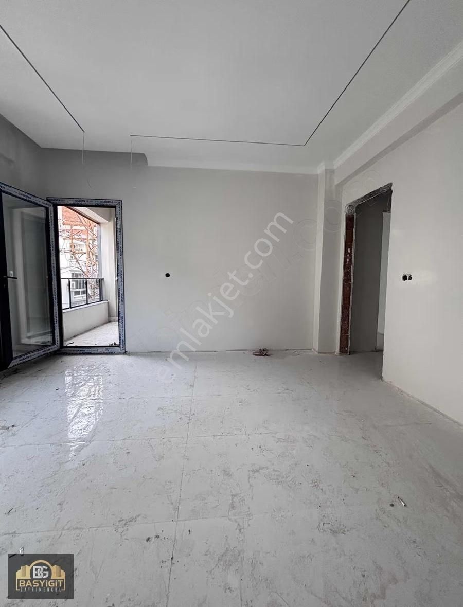 Reşatbey Mah. Atatürk Parkı Yakını 2+1 80 M2 Satılık Daire