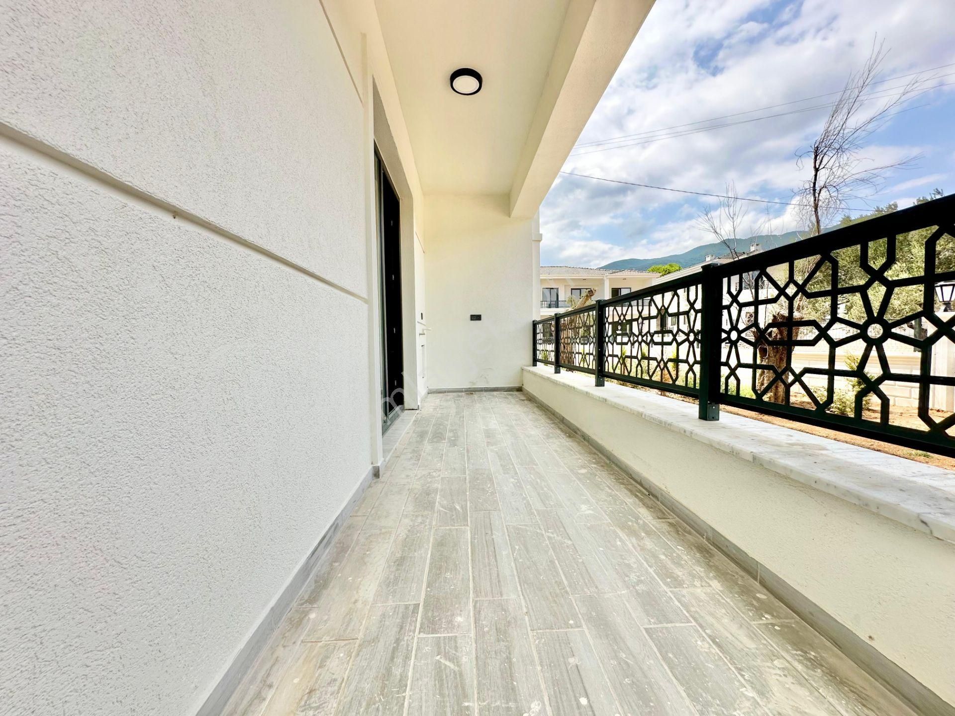 ꧁akçay Ay Emlaktan꧂güre'de Lüks Sitede Bahçe Kullanımlı Müstakil Tadında Satılık 2+1 Şık Daire - Görsel 10